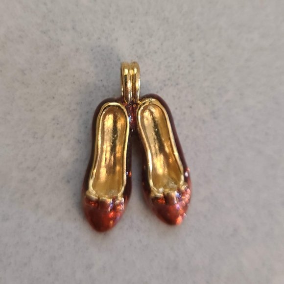 Alice in Wonderland Red Shoes Charm - Picture 4 of 8